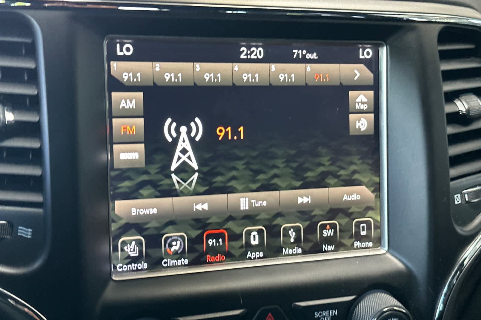 Used 2018 Jeep Grand Cherokee Altitude AWD/4WD image 20