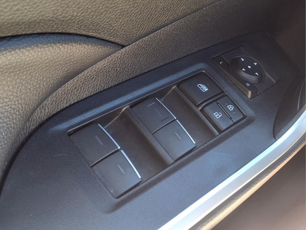 Used 2023 Toyota RAV4 XLE AWD/4WD image 25