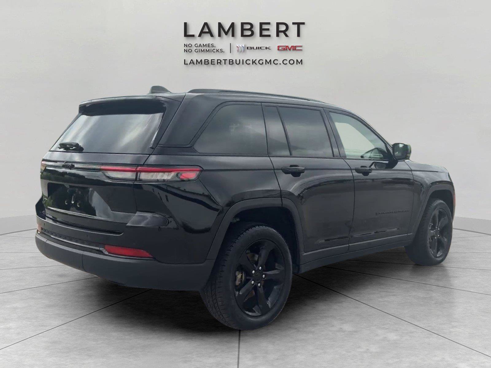 Used 2023 Jeep Grand Cherokee Altitude AWD/4WD image 5