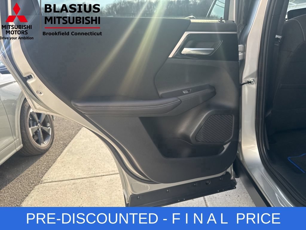 Used 2025 Mitsubishi Outlander ES AWD/4WD image 32