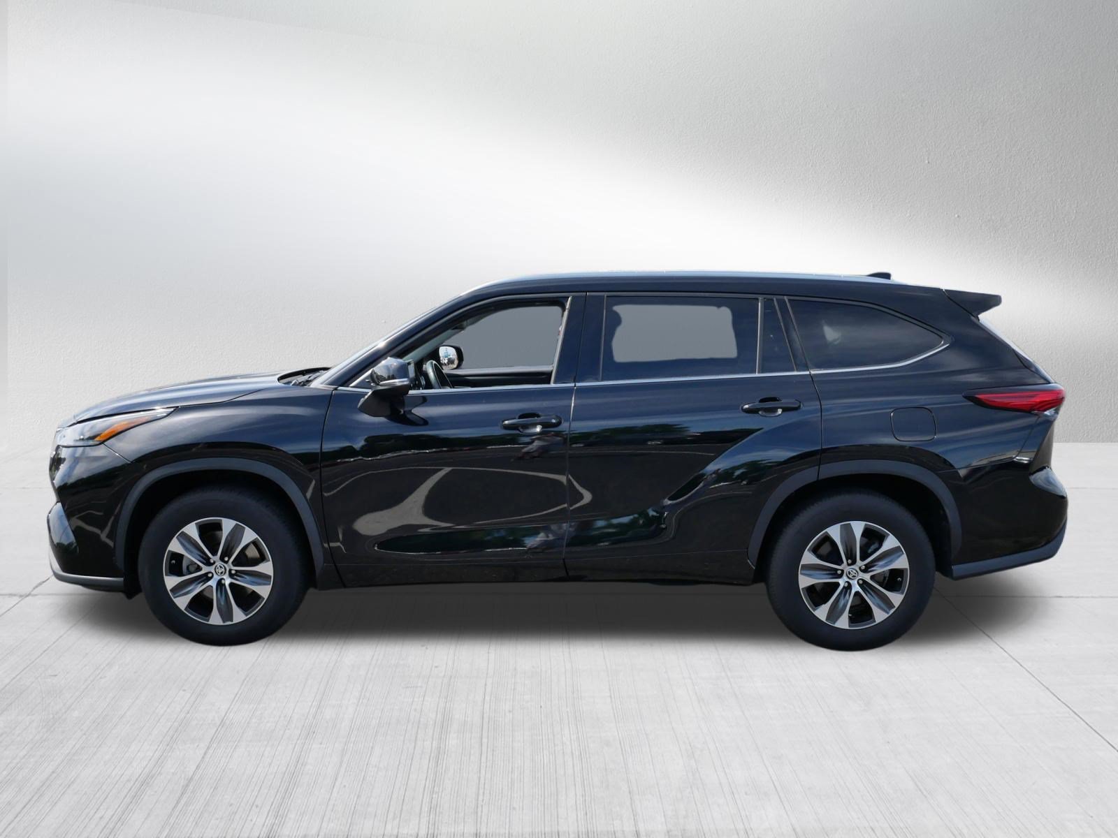 Certified 2021 Toyota Highlander XLE FWD image 4