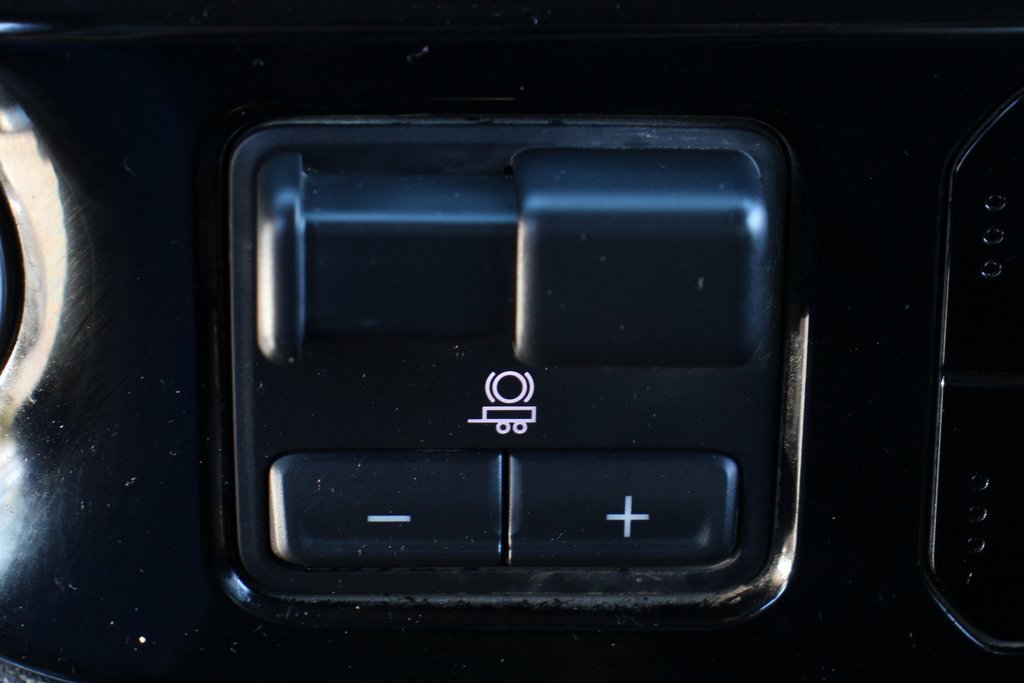 Used 2025 Chevrolet Silverado 2500 LT w/ Convenience Package image 31