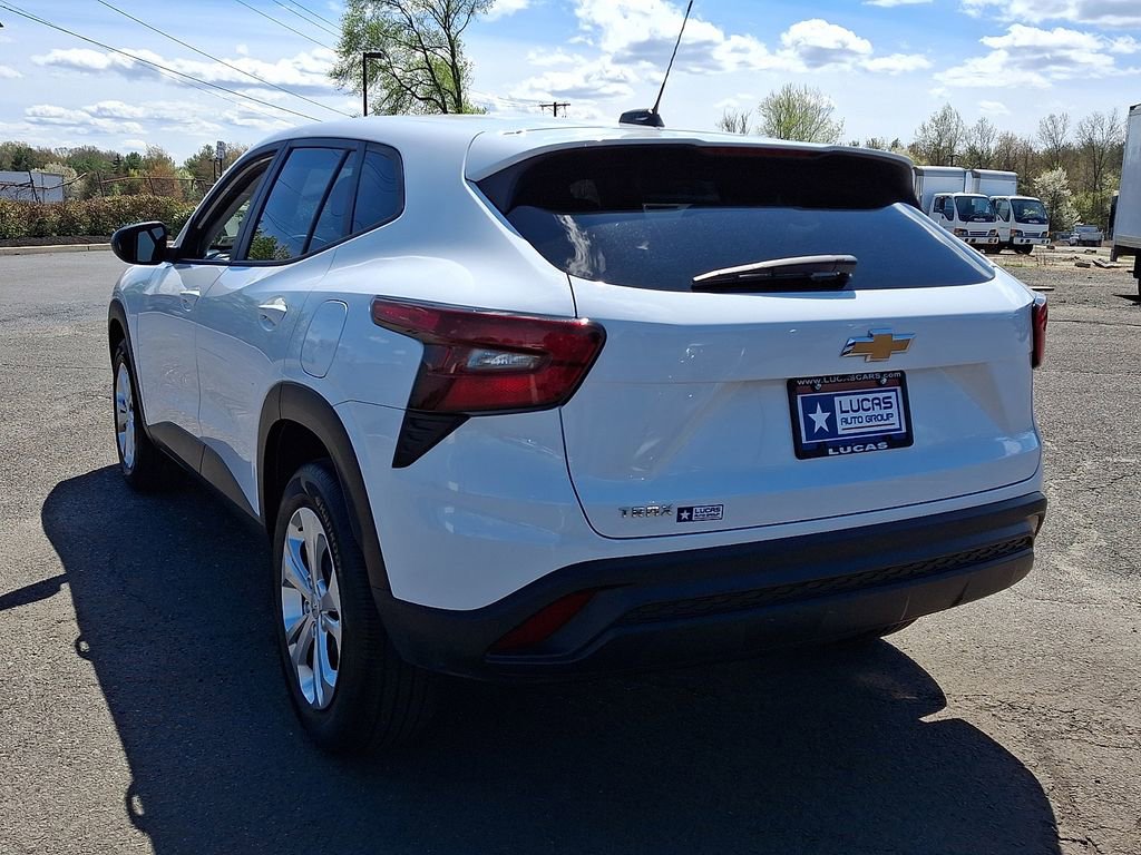 Used 2024 Chevrolet Trax LS image 9