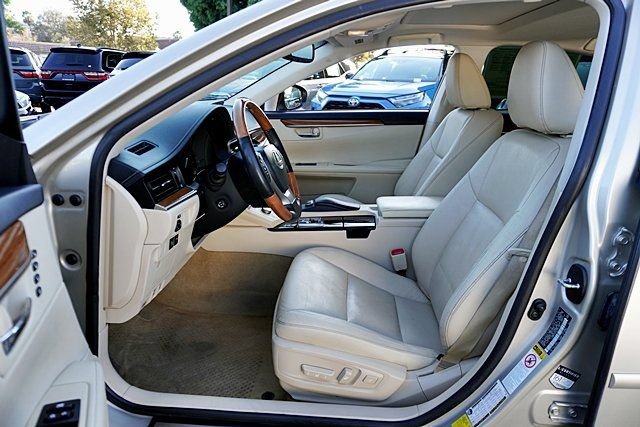 Used 2014 Lexus ES 300h w/ Luxury Package w/Bamboo Trim FWD image 21