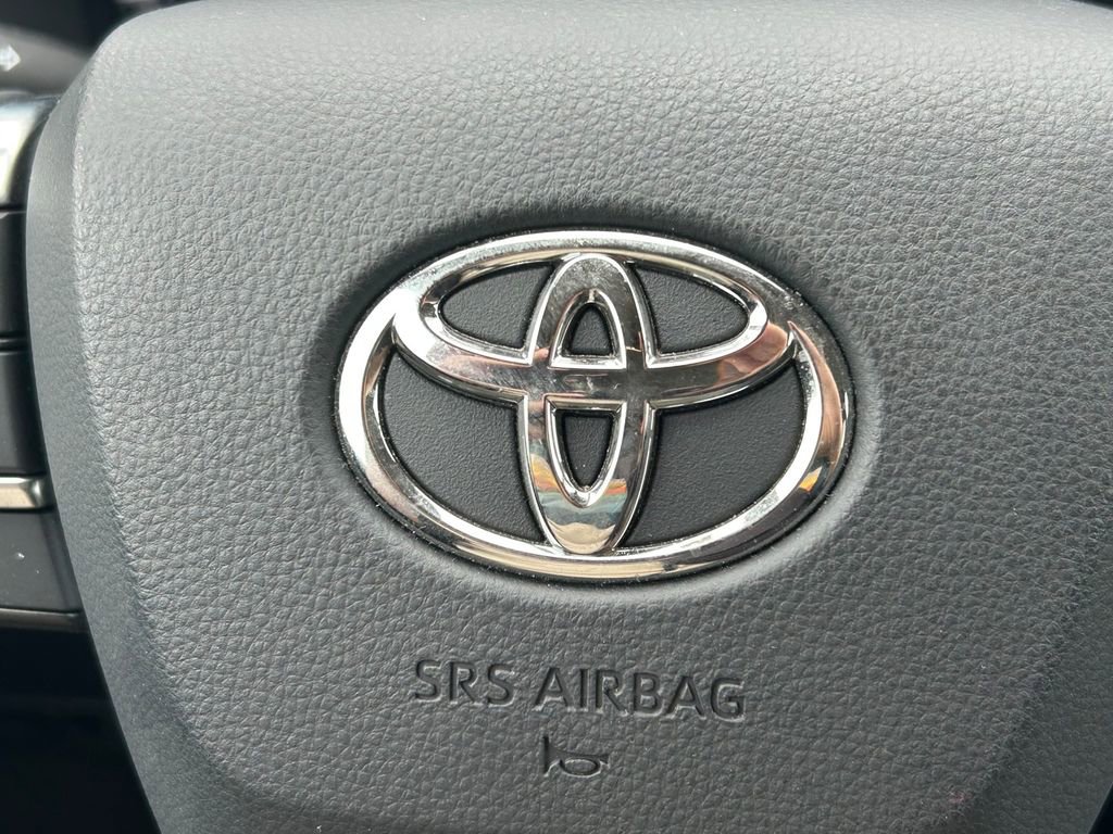 Used 2020 Toyota Highlander XLE FWD image 41