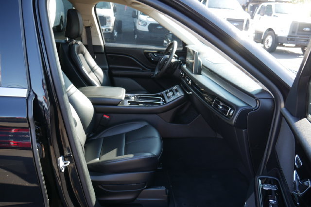 Used 2024 Lincoln Aviator AWD w/ Premium Package image 30