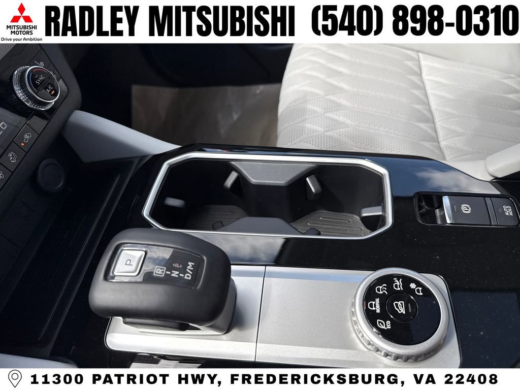 New 2026 Mitsubishi Outlander SEL image 11
