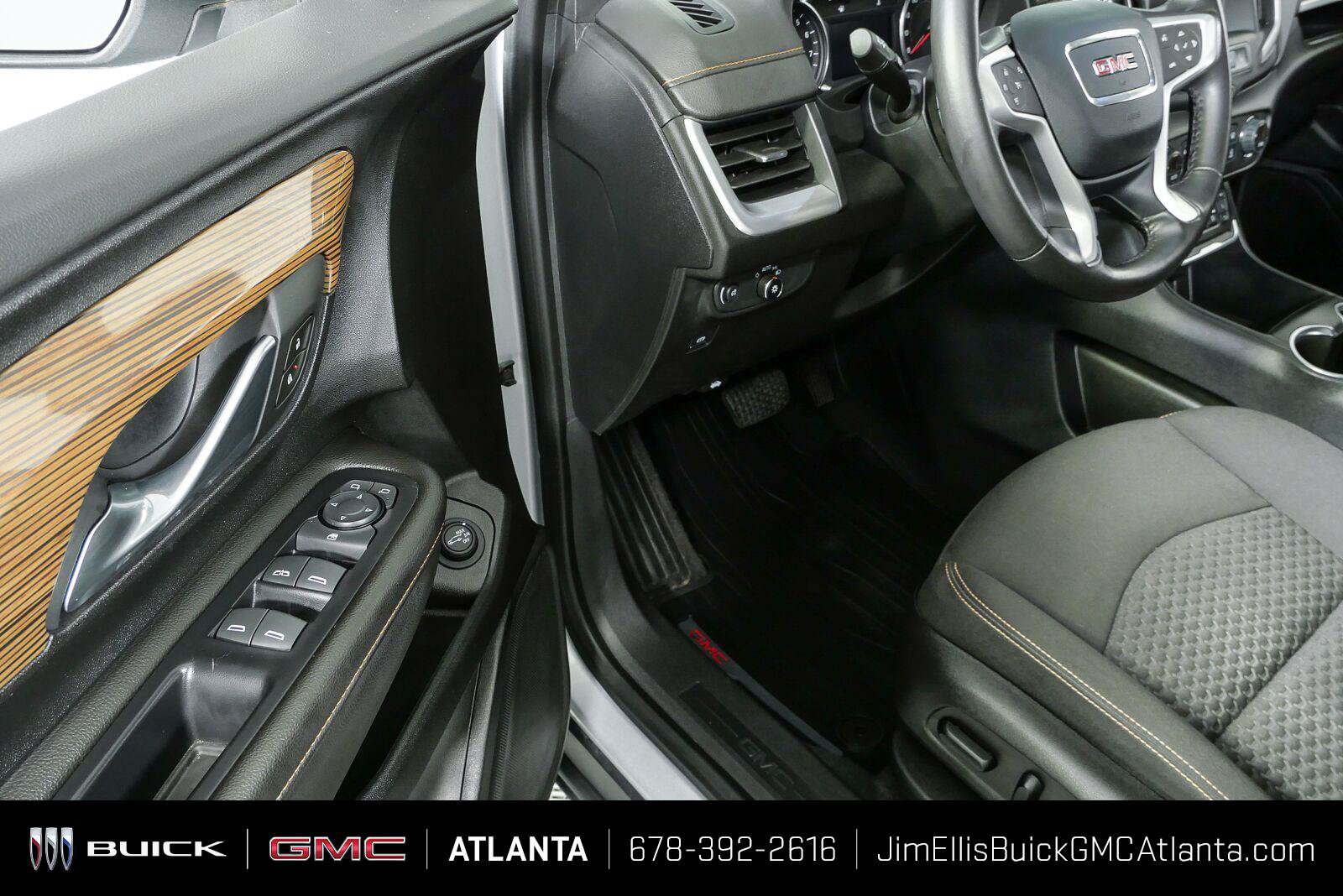 Used 2020 GMC Terrain SLE w/ Driver Convenience Package FWD image 7