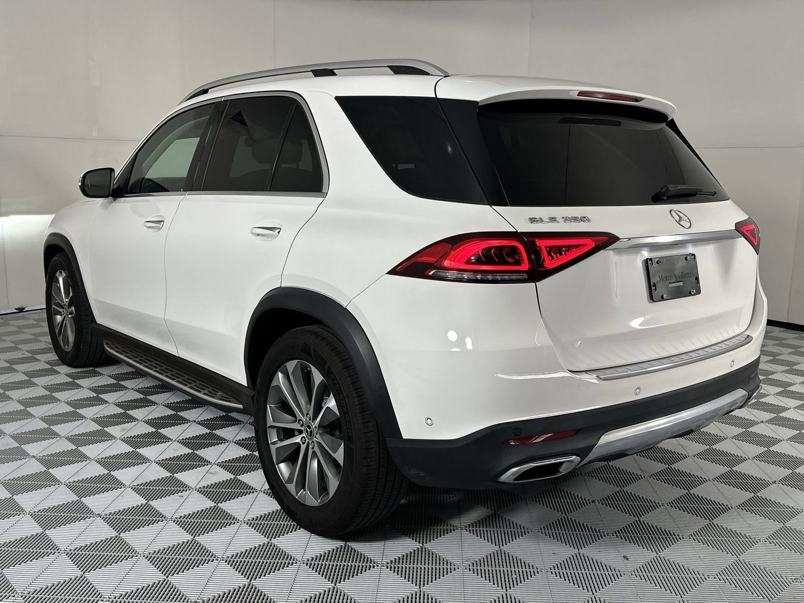 Used 2020 Mercedes-Benz GLE 350 w/ Premium Package image 6