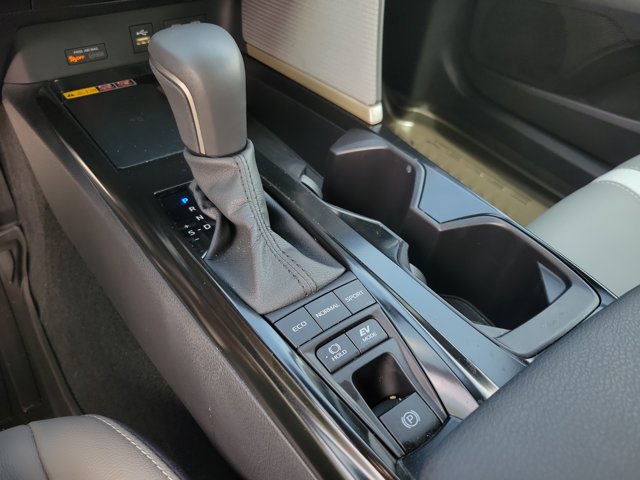 Used 2025 Toyota Camry SE image 13