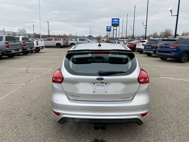 Used 2015 Ford Focus SE w/ SE Sport Package FWD image 18