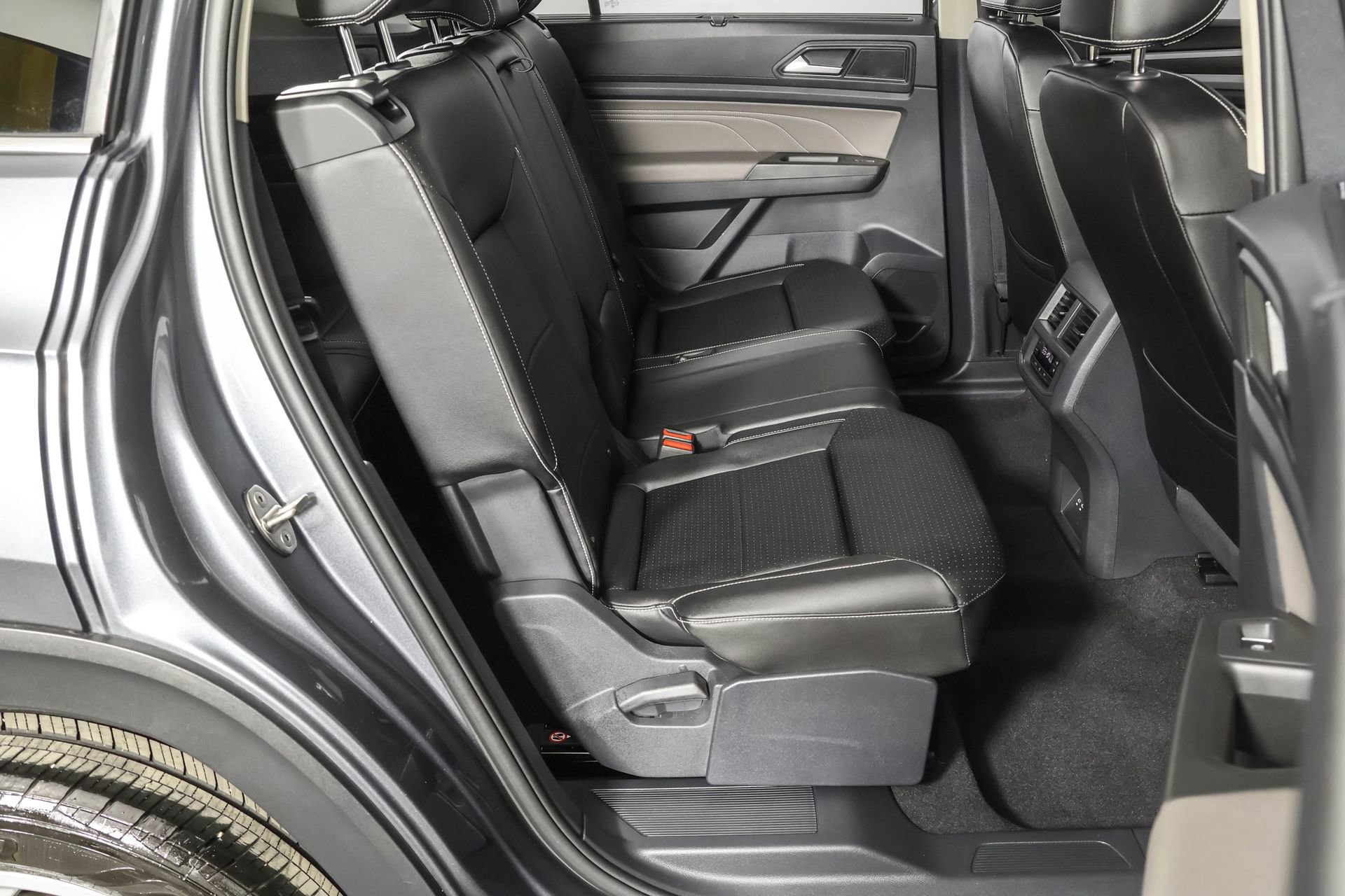 Used 2023 Volkswagen Atlas SE w/ Black Wheel Package image 42