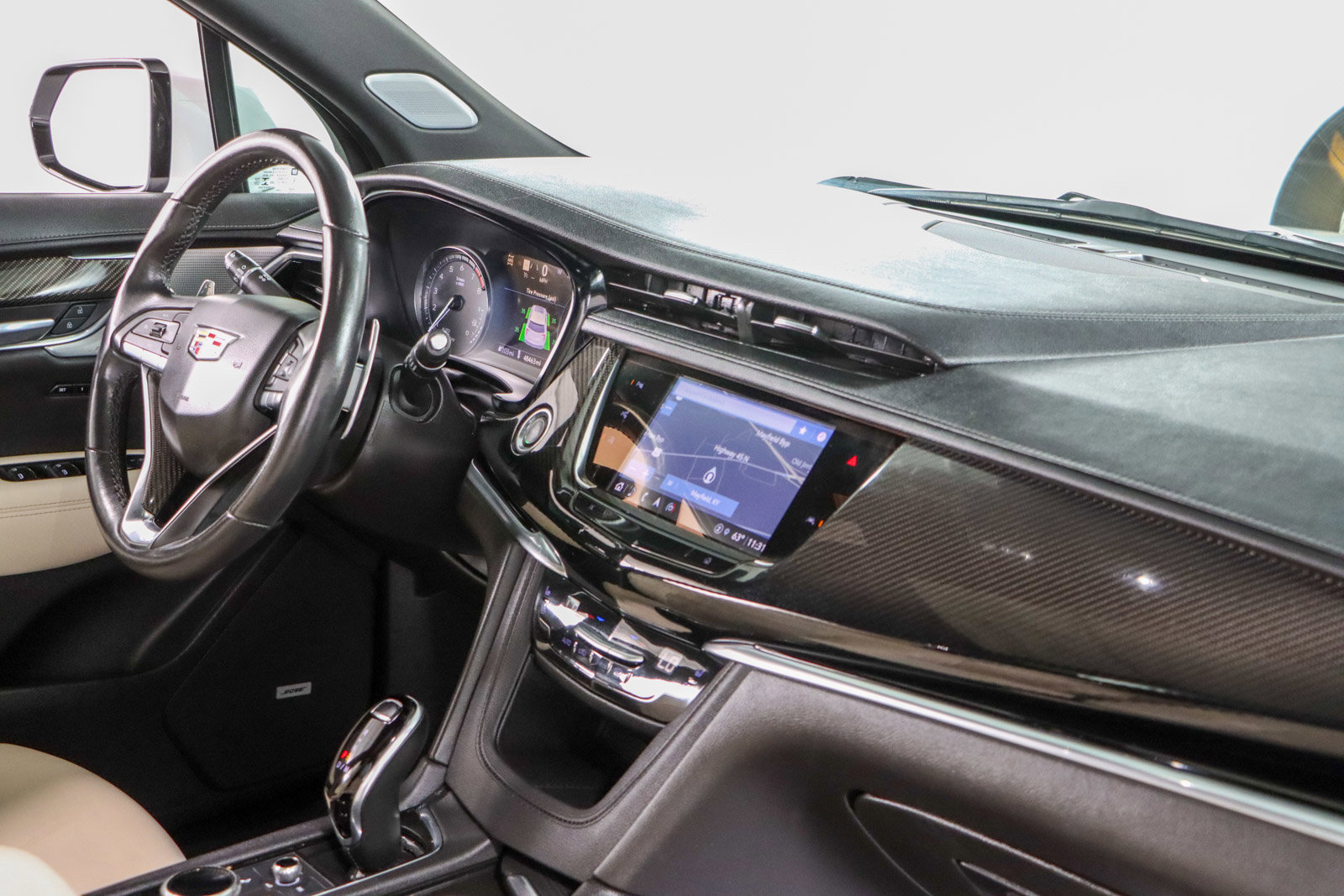Used 2023 Cadillac XT6 Sport w/ Technology Package AWD/4WD image 29