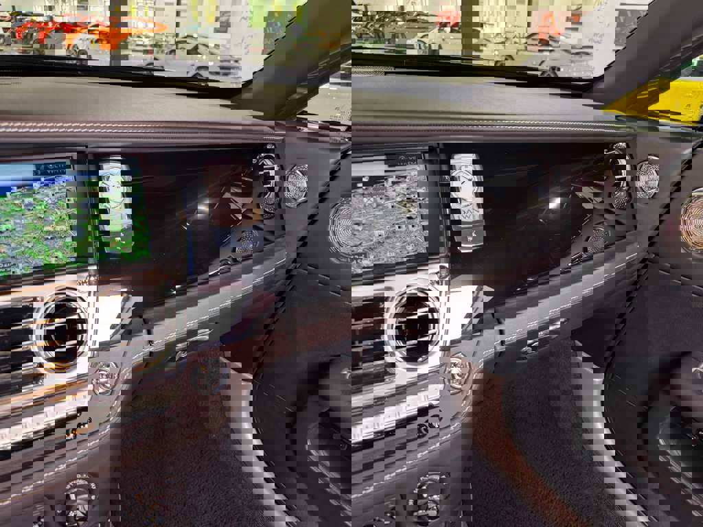 Used 2019 Rolls-Royce Dawn image 37