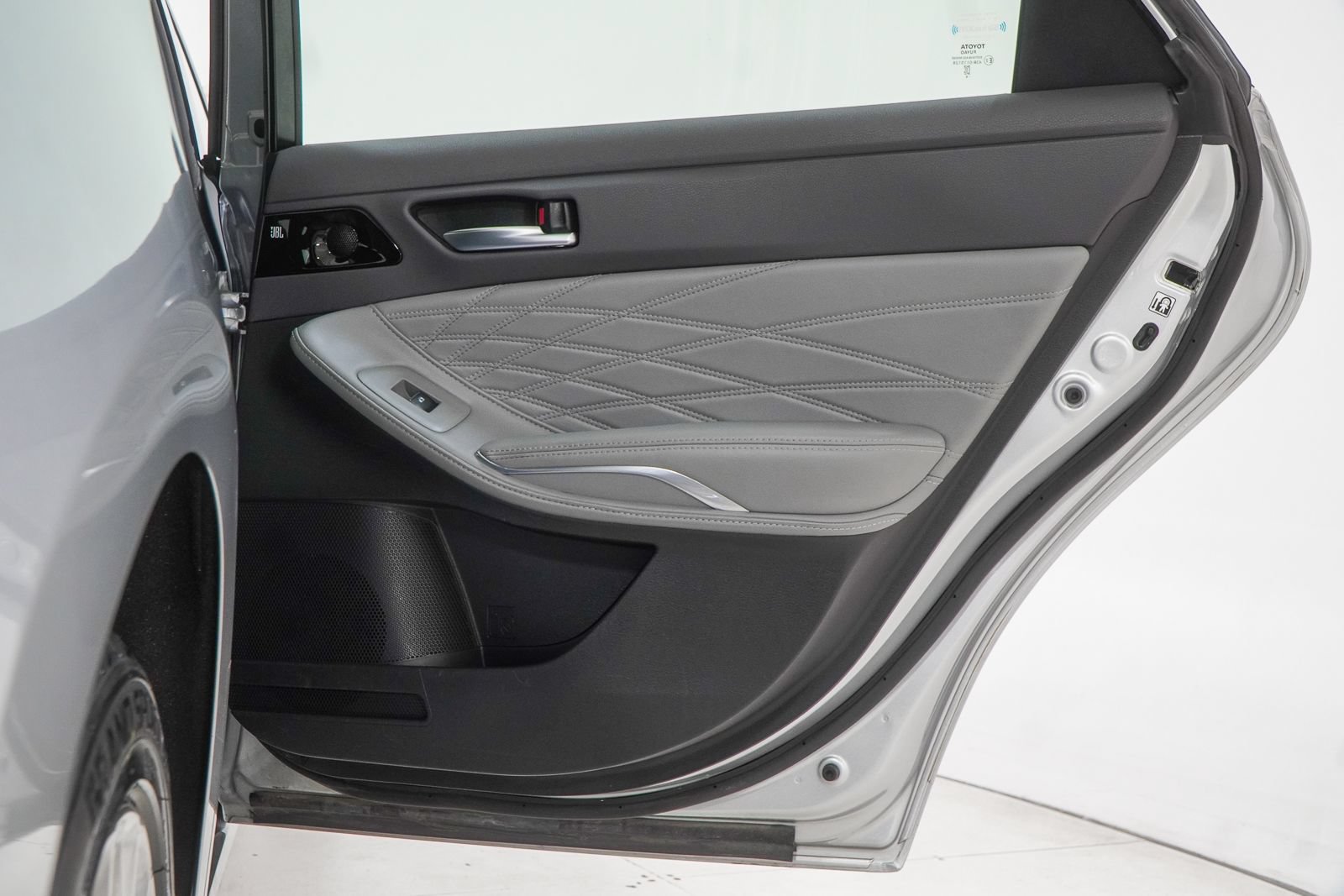 Used 2019 Toyota Avalon Limited w/ Protection Package FWD image 38