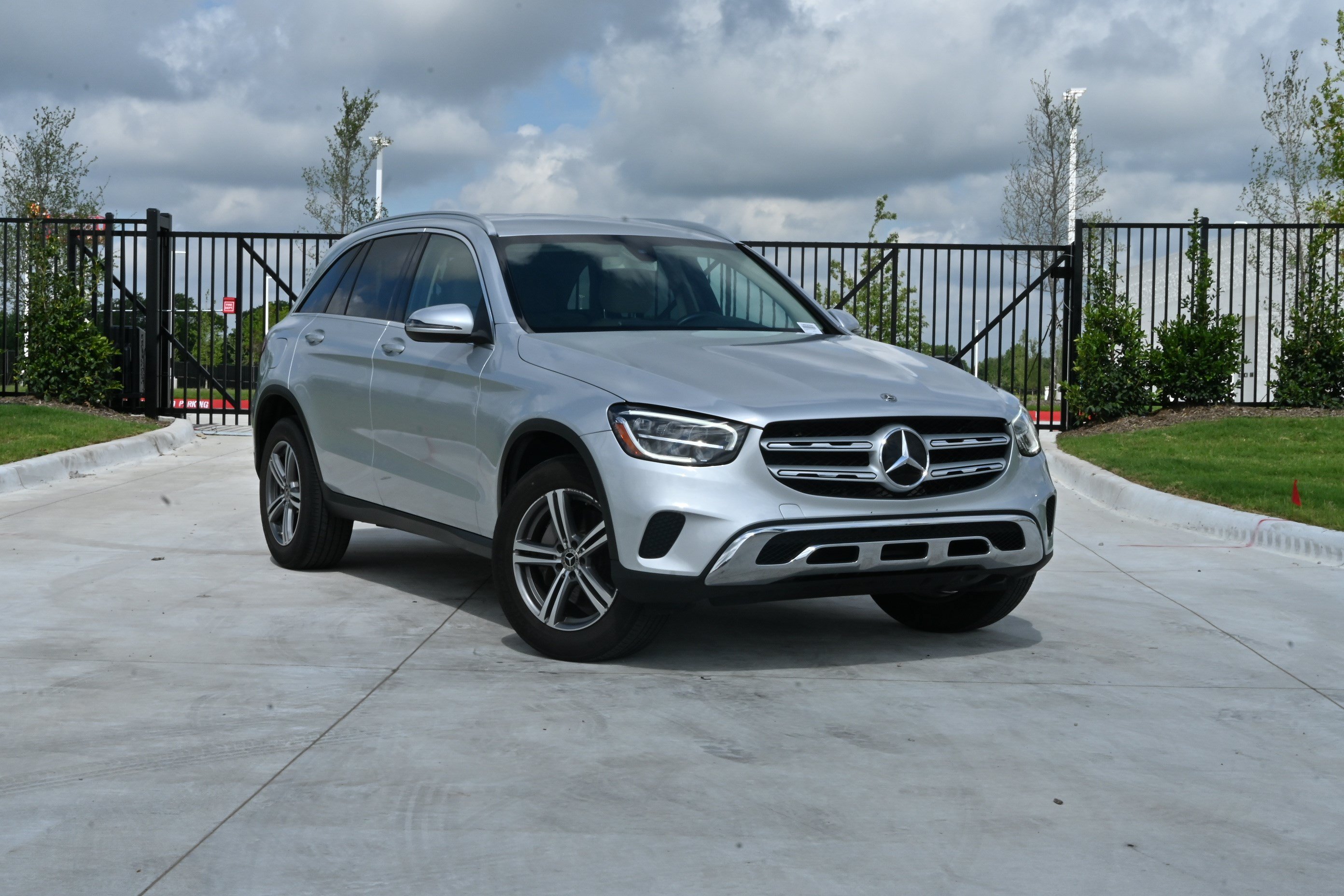 Used 2020 Mercedes-Benz GLC 300 image 2