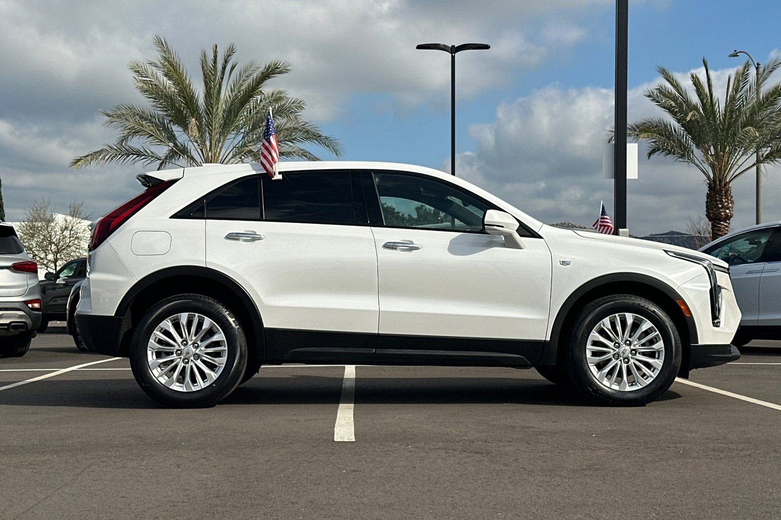 Used 2024 Cadillac XT4 Luxury w/ Cold Weather Package image 3