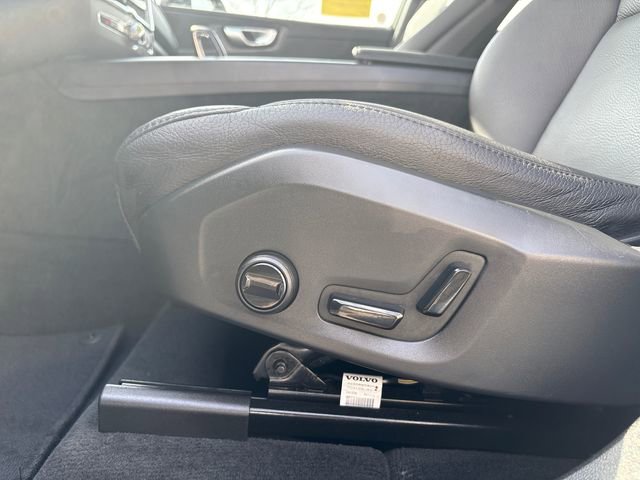 Used 2025 Volvo XC60 B5 Plus image 37