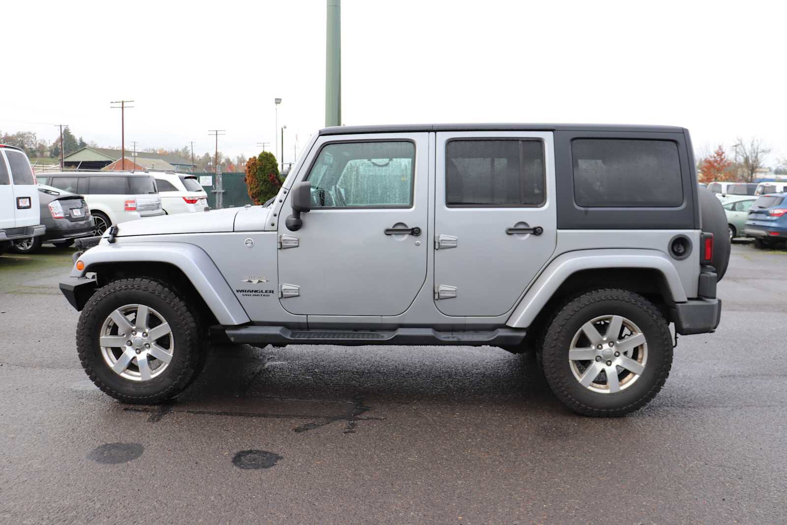 Used 2016 Jeep Wrangler Unlimited Sahara w/ Connectivity Group image 8