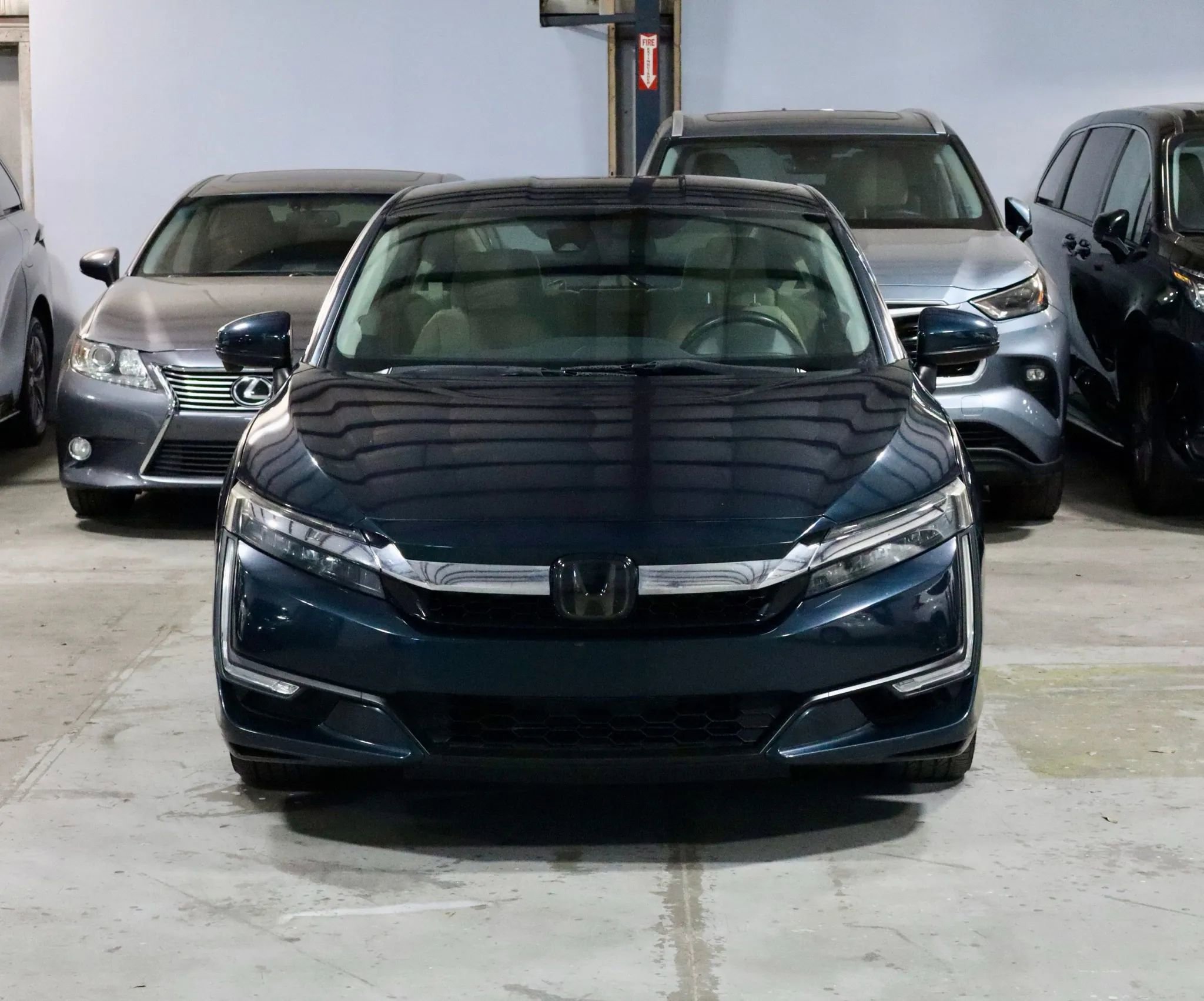Used 2018 Honda Clarity Touring image 2