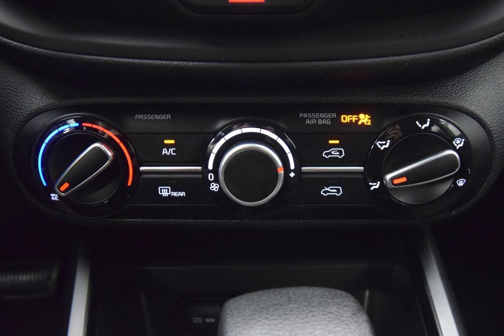 Used 2025 Kia Soul LX w/ LX Technology Package FWD image 30