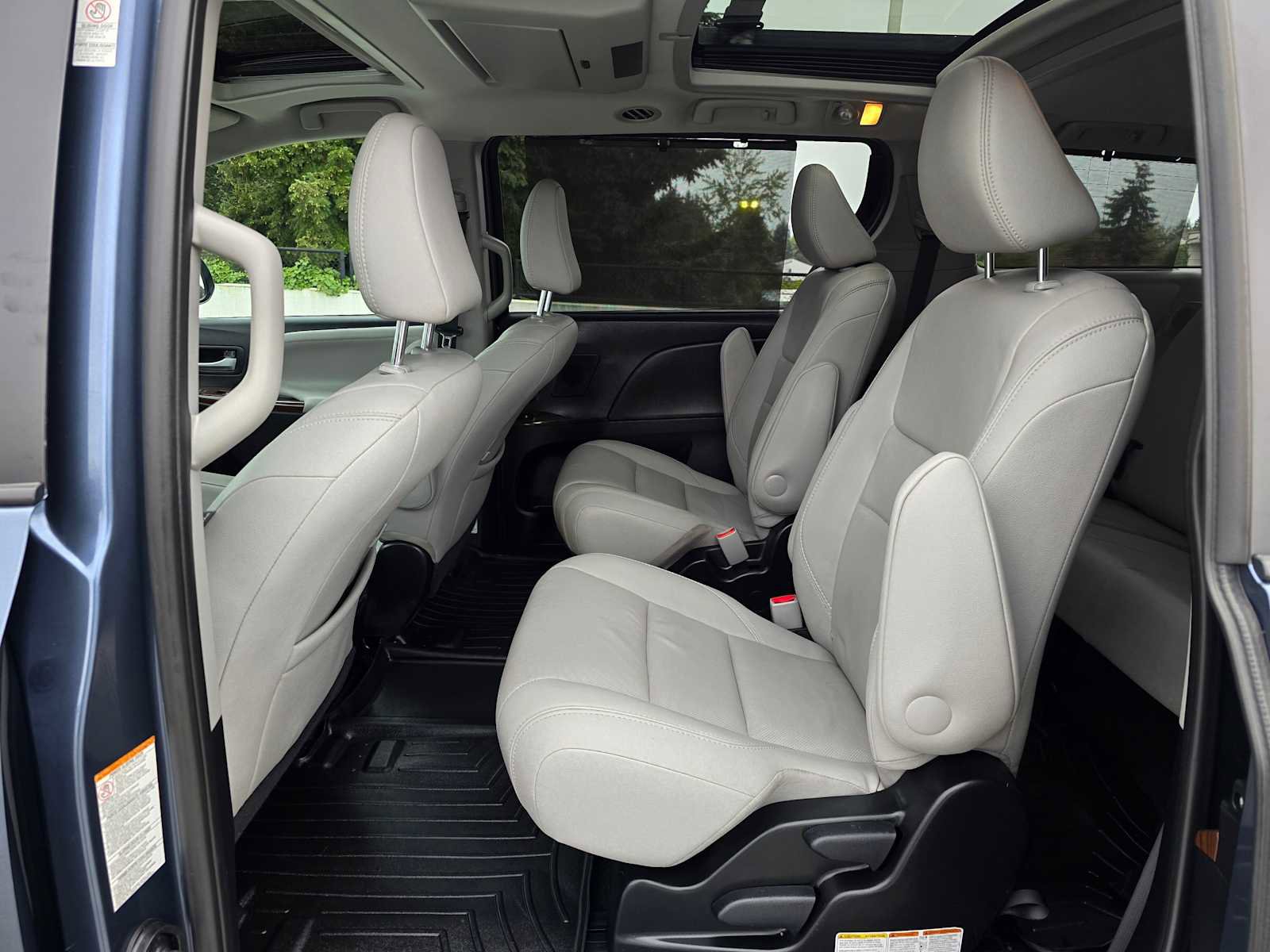 Used 2017 Toyota Sienna Limited Premium AWD/4WD image 16