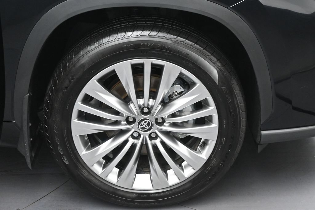 Used 2026 Toyota Highlander Platinum AWD/4WD image 35