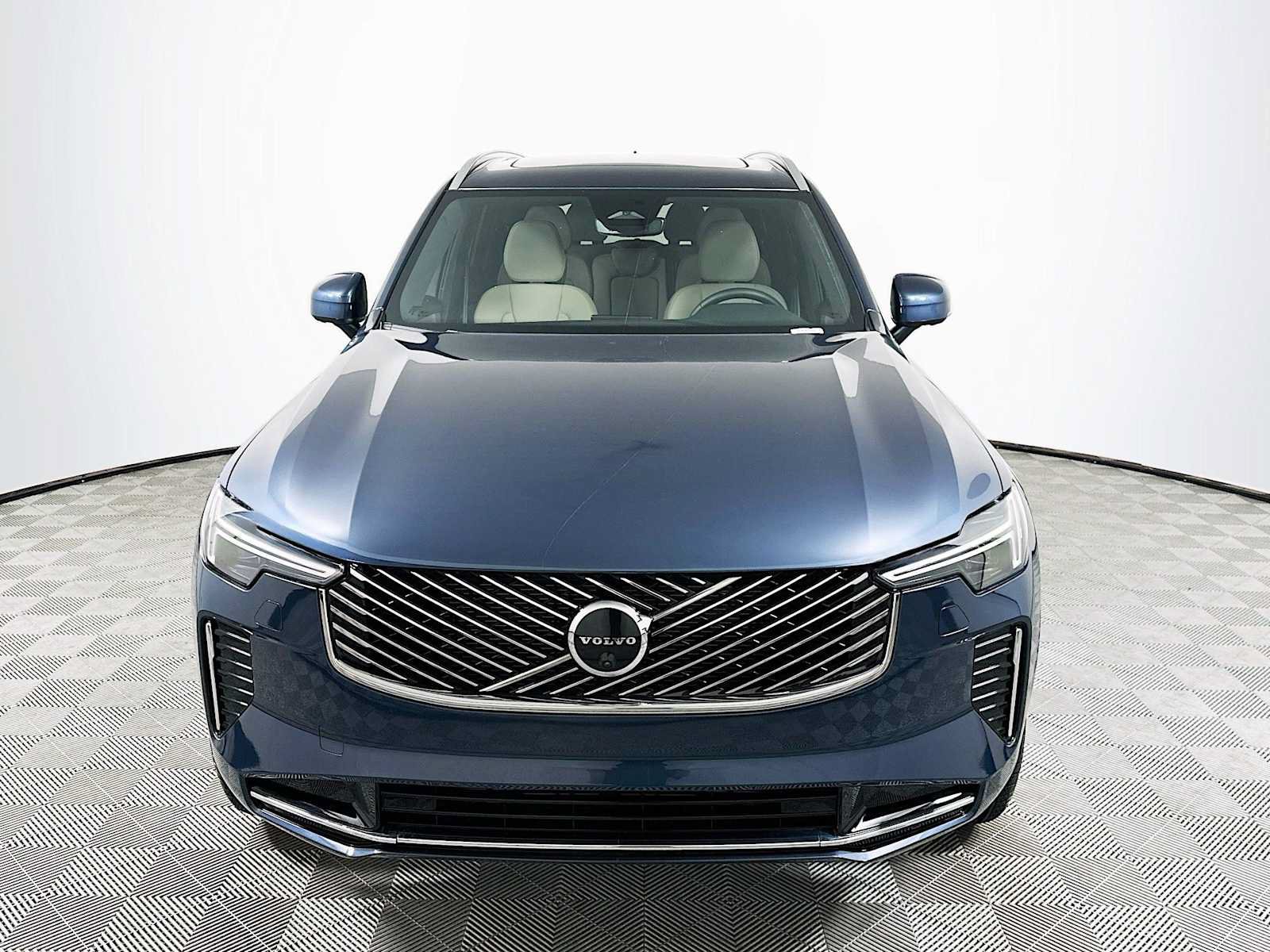 New 2026 Volvo XC90 B6 Plus w/ Protection Package Premier AWD/4WD image 2