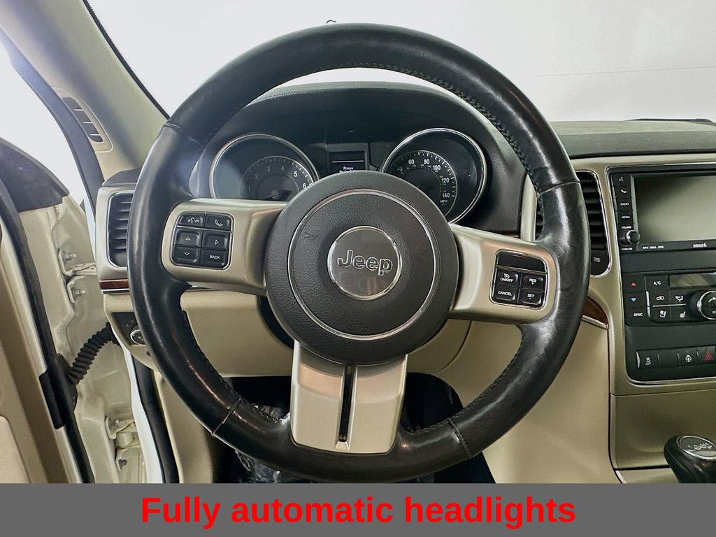 Used 2011 Jeep Grand Cherokee Limited w/ Luxury Group II AWD/4WD image 17