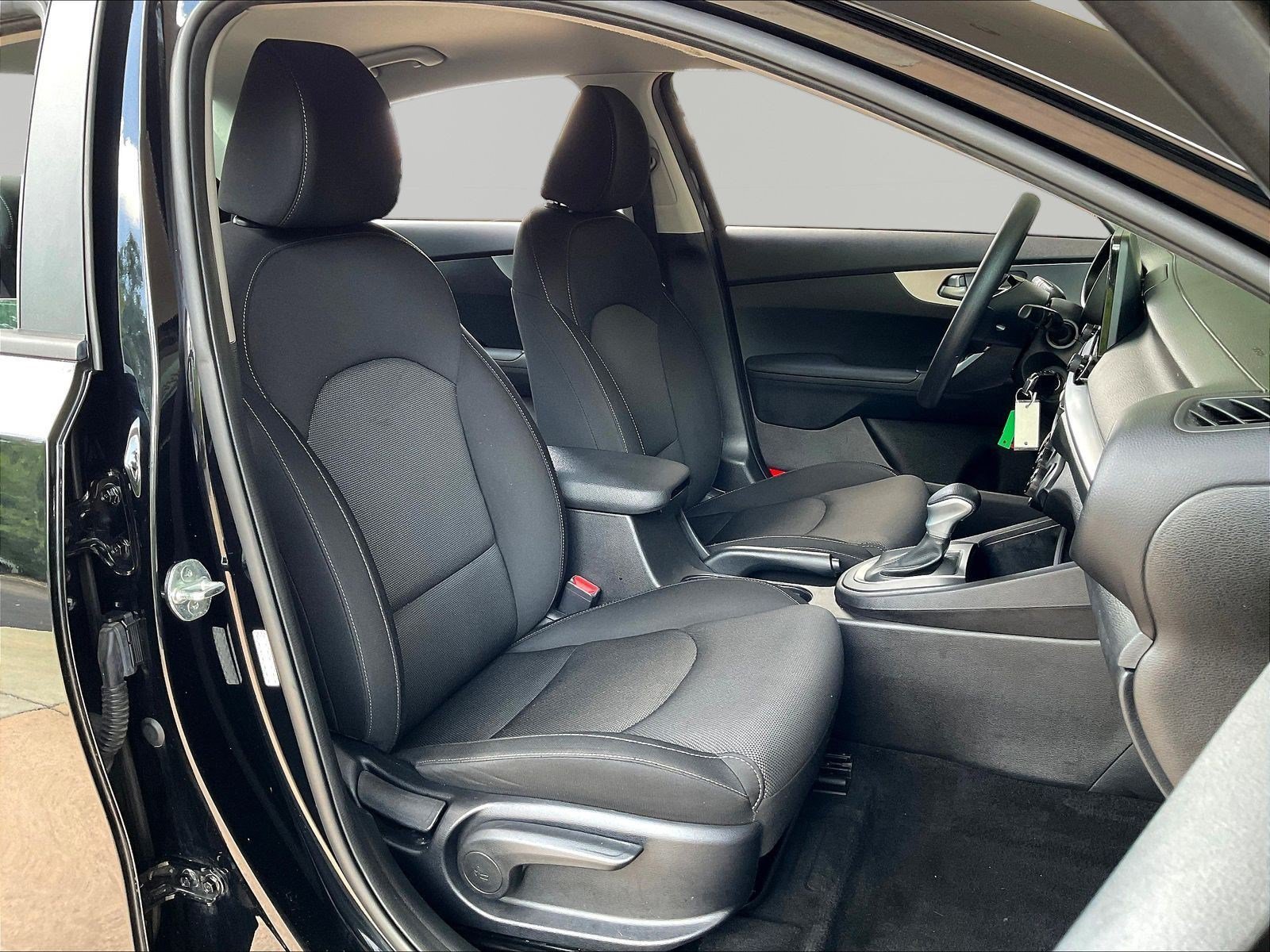 Used 2022 Kia Forte LXS FWD image 27
