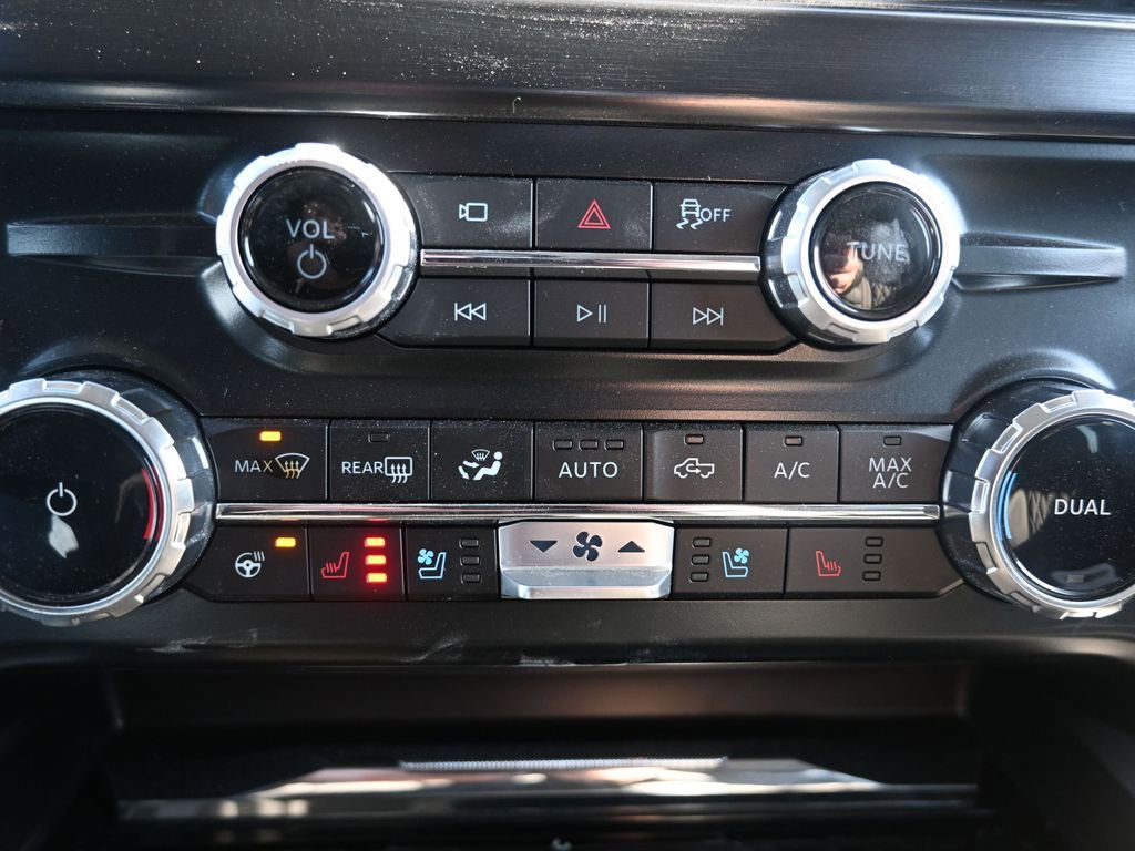 New 2026 Ford F250 Lariat w/ Black Appearance Package image 48