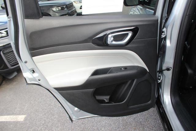 Used 2025 Jeep Compass Limited w/ Elite Group AWD/4WD image 23