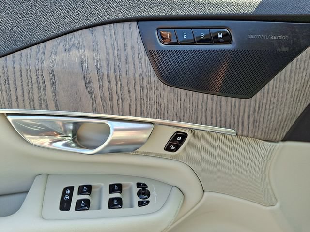 Certified 2024 Volvo XC90 B5 Plus w/ Protection Package Premier AWD/4WD image 13