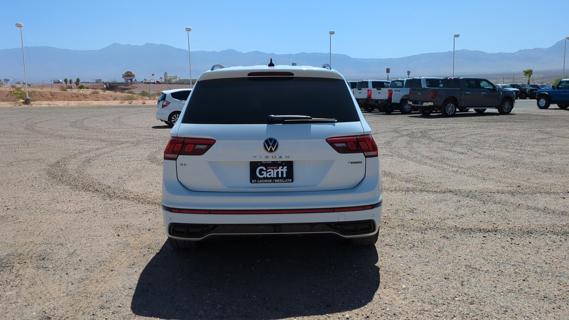 Used 2023 Volkswagen Tiguan SE R-Line AWD/4WD image 4