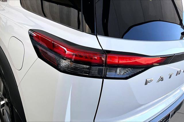 Certified 2025 Nissan Pathfinder SL FWD image 28