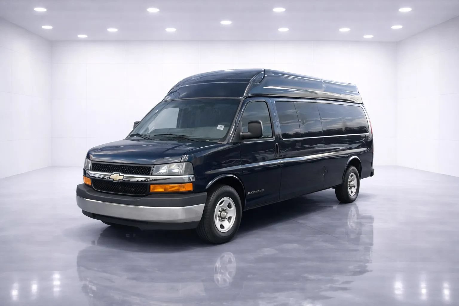 Used 2010 Chevrolet Express 3500 LT w/ LT Preferred Equipment Group RWD image 1