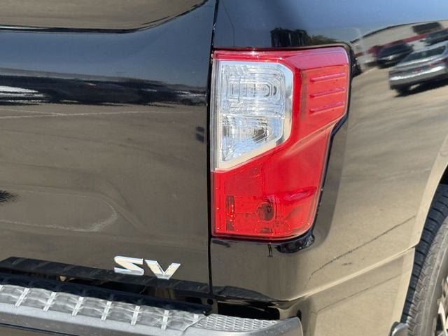Used 2024 Nissan Titan SV w/ SV Convenience Package RWD image 6