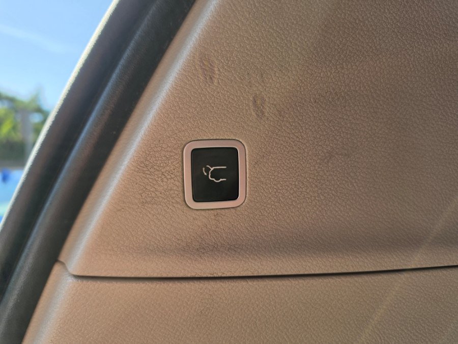 Used 2017 Chrysler Pacifica Touring-L FWD image 37