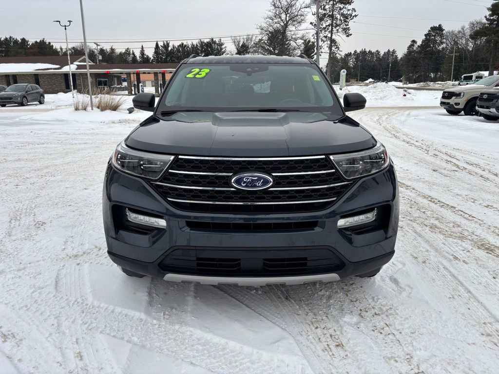 Used 2023 Ford Explorer XLT w/ Equipment Group 202A image 8