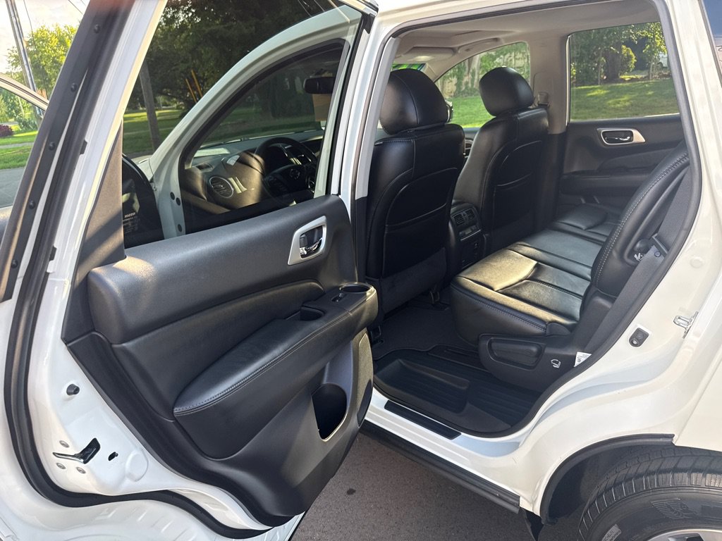 Used 2016 Nissan Pathfinder SL w/ SL Premium Package AWD/4WD image 10
