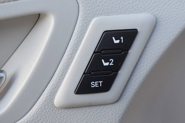 Used 2023 Toyota Sienna Limited image 26
