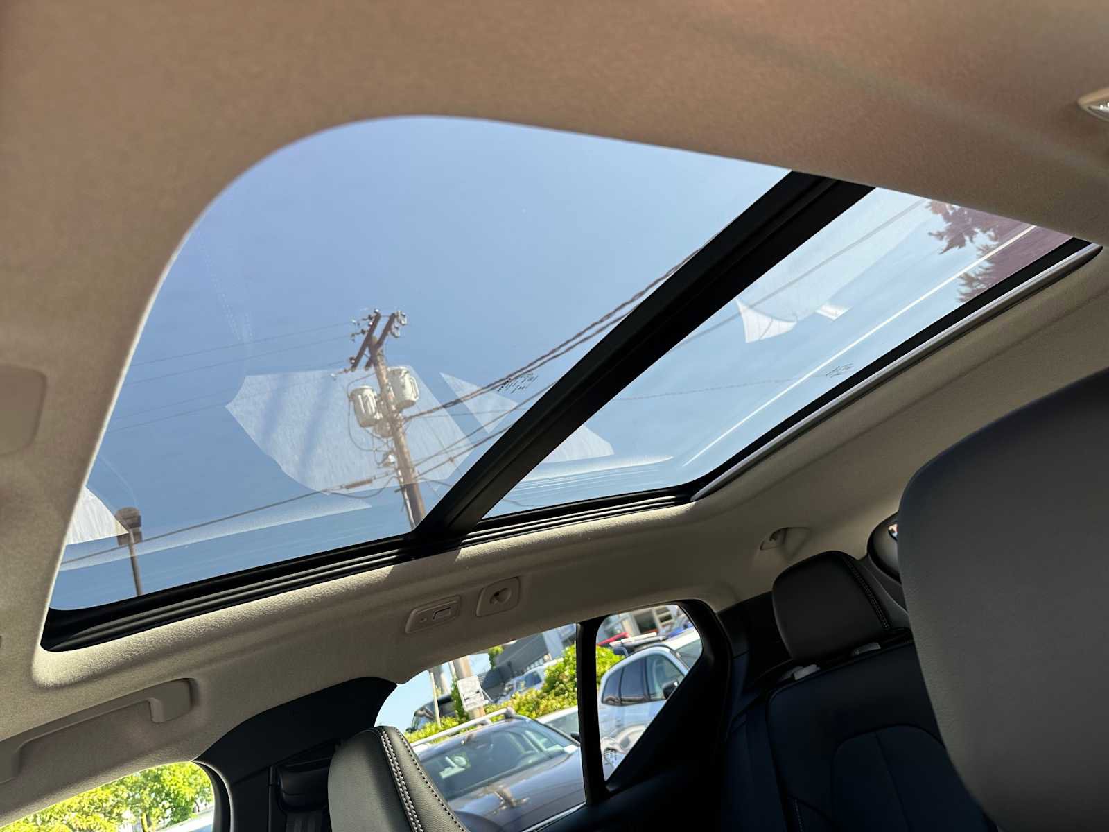 New 2026 Volvo XC40 B5 Ultra w/ Climate Package image 23