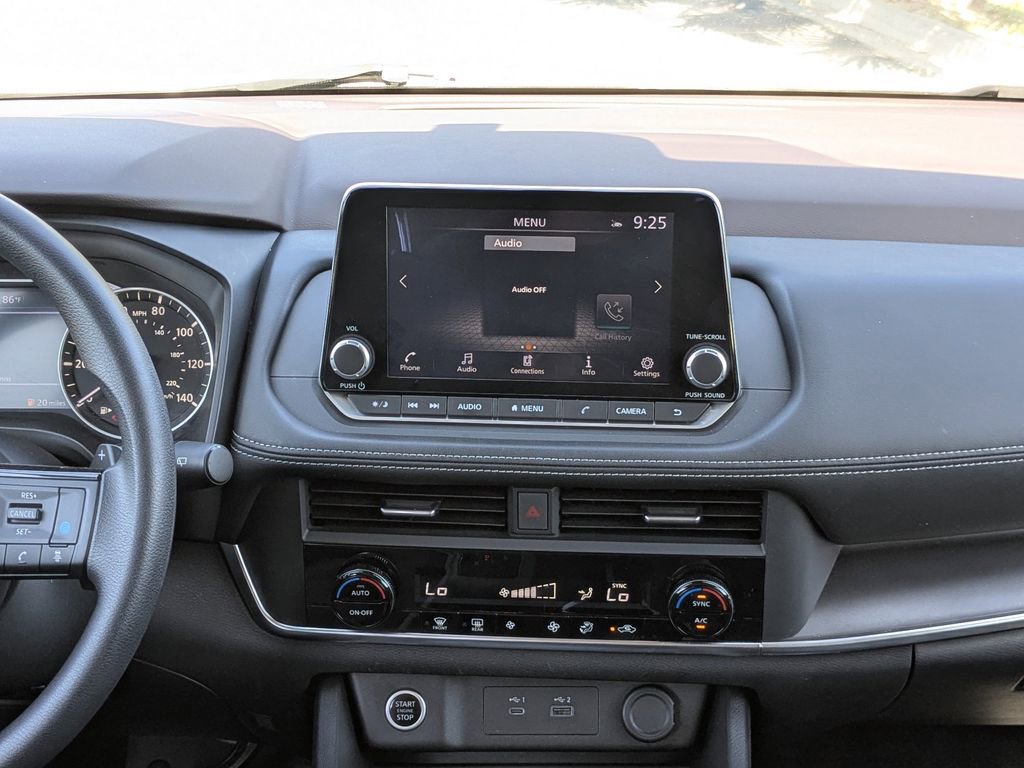 Used 2023 Nissan Rogue SV image 17