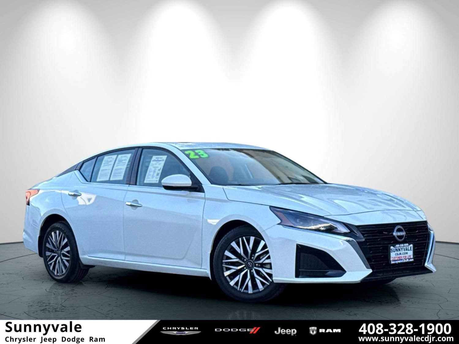 Used 2023 Nissan Altima 2.5 SV w/ SV Premium Package FWD image 1