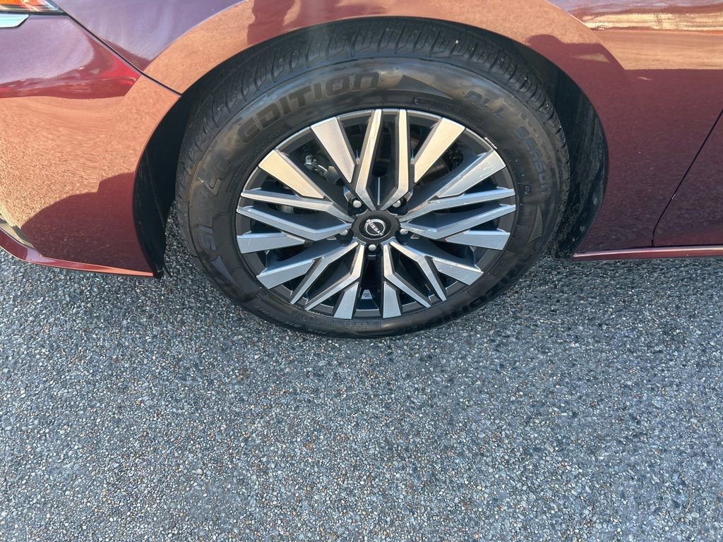 Used 2024 Nissan Altima 2.5 SV image 10