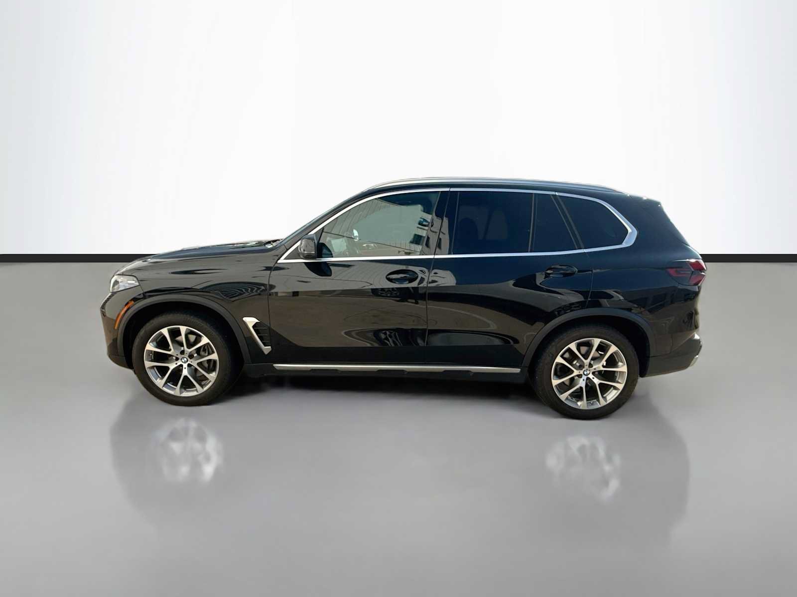Used 2024 BMW X5 xDrive40i w/ Premium Package AWD/4WD image 5