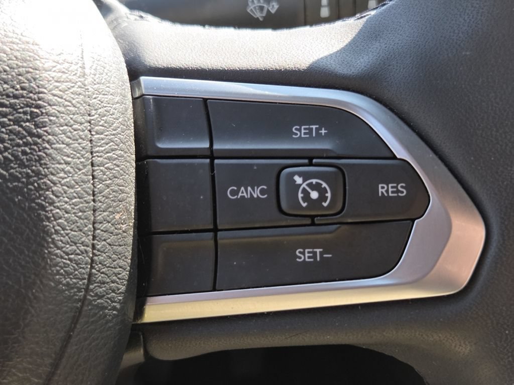 Used 2023 Jeep Compass Latitude AWD/4WD image 10