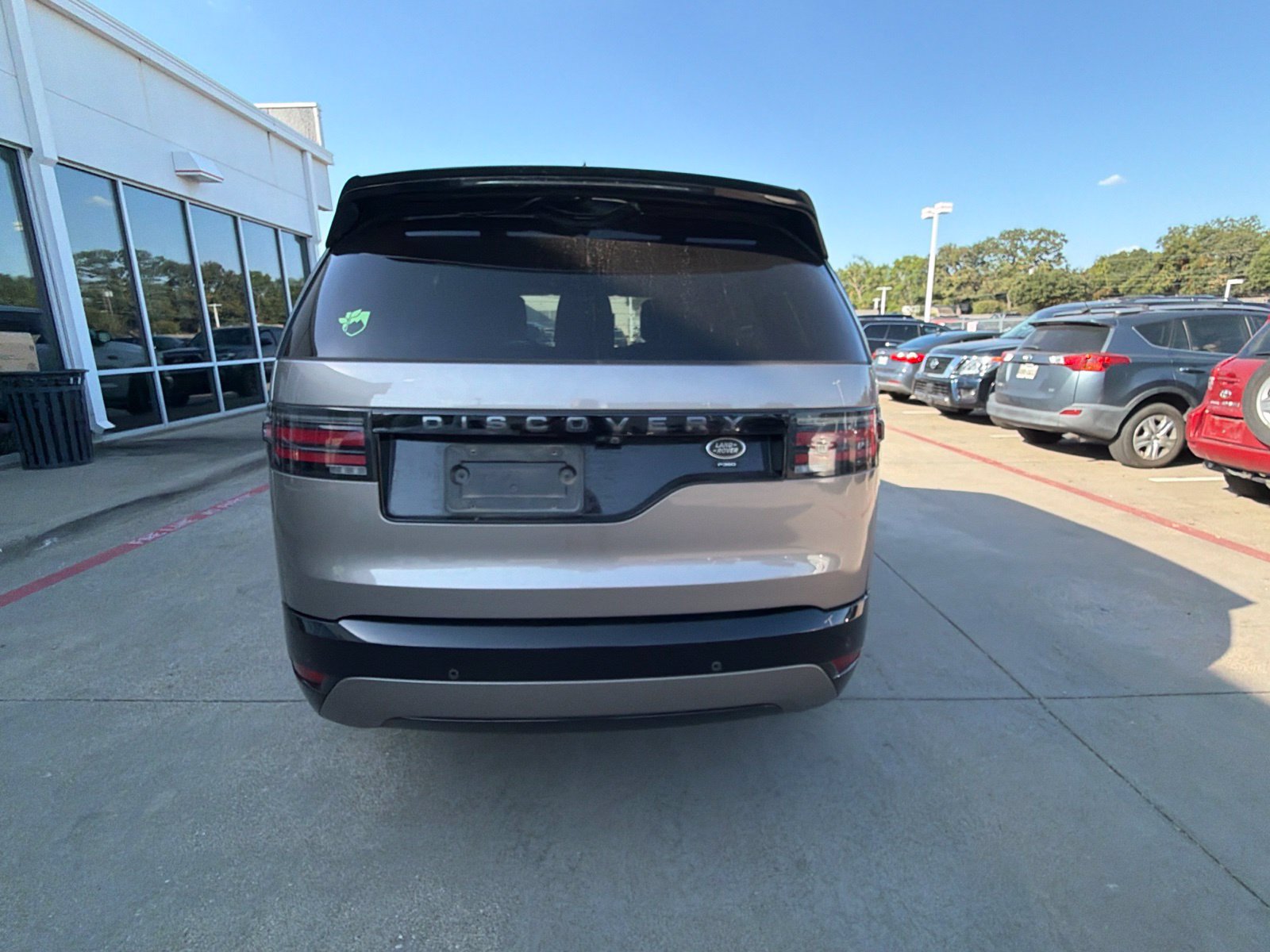 Used 2021 Land Rover Discovery HSE R-Dynamic AWD/4WD image 8