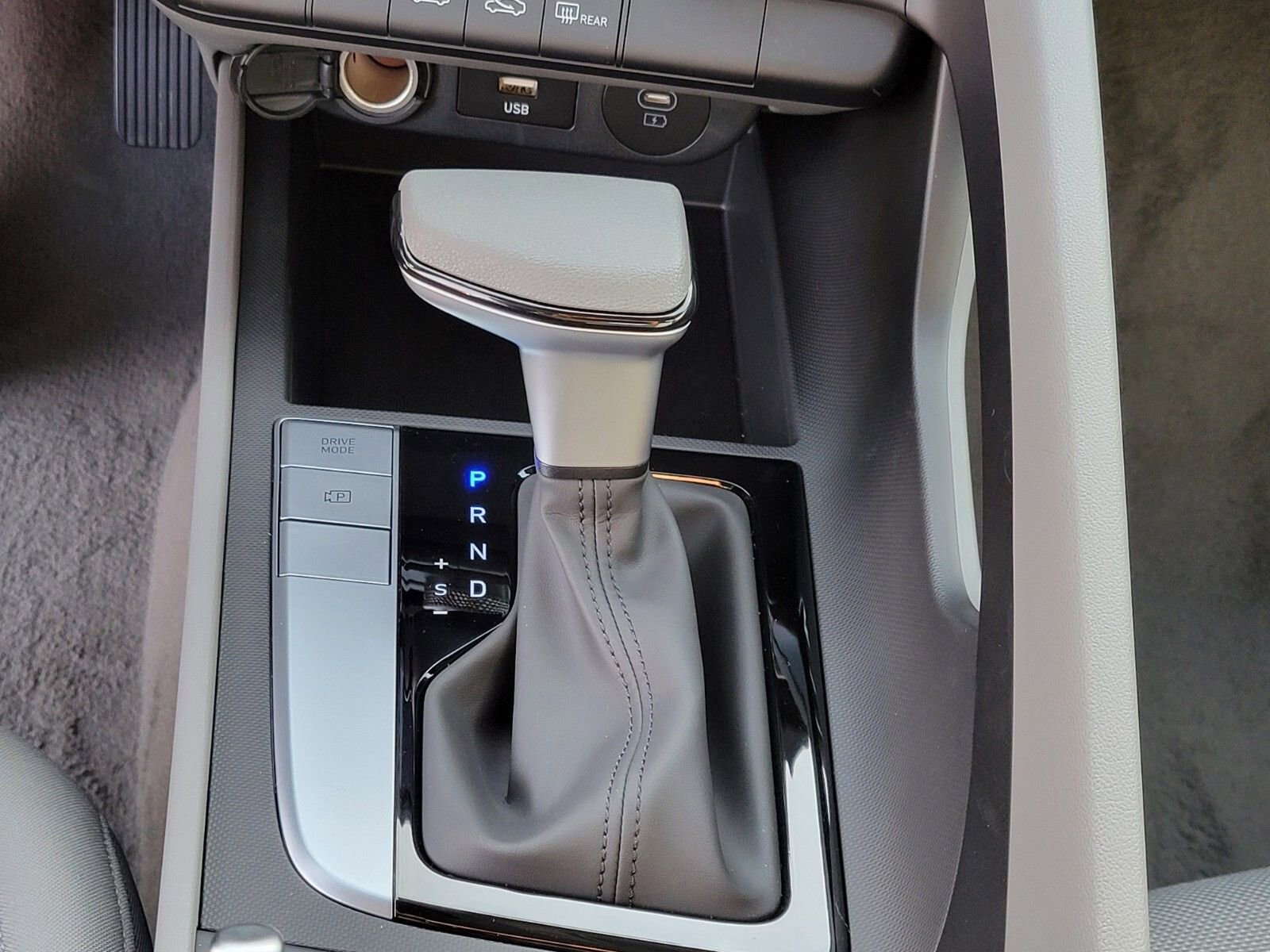 Used 2025 Hyundai Elantra SE image 22