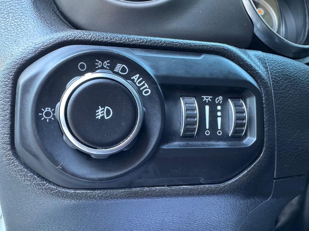 Used 2022 Jeep Wrangler Willys AWD/4WD image 14